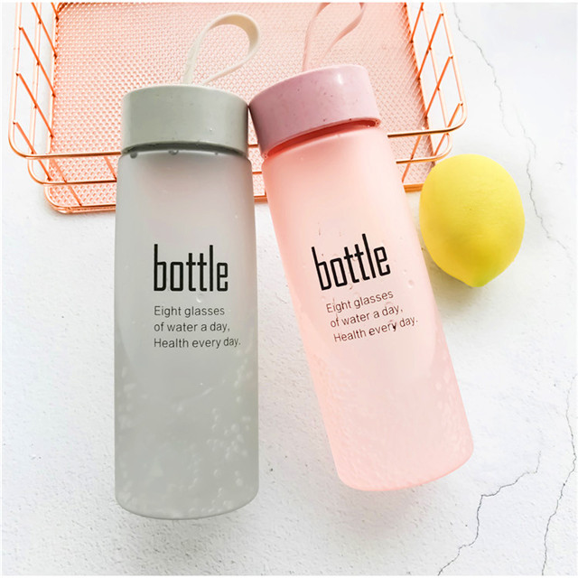 Eco-friendly 520ml frosted glass water bottle with rope water bottle wholesale