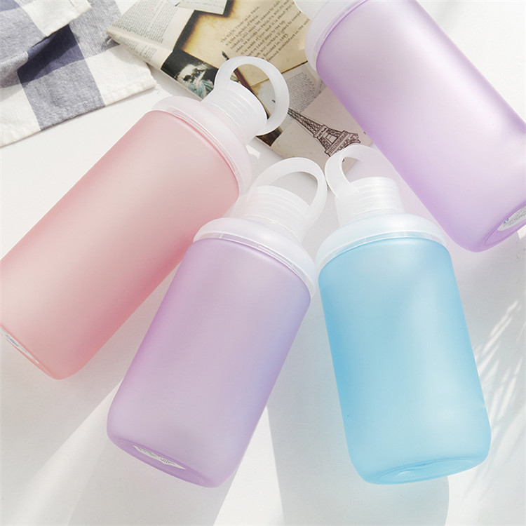 2018 Hot Selling Macarons Glass Water Bottle with Silicone Cover