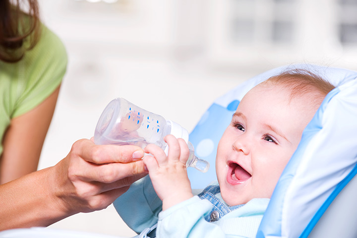 5 tips for parents to know about baby drinking water