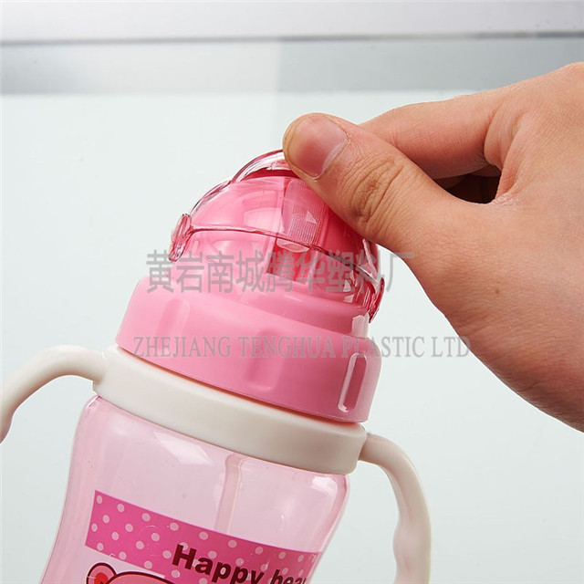 Eco-friendly Easy Drinking Plastic Baby Feeding Bottle with Handle