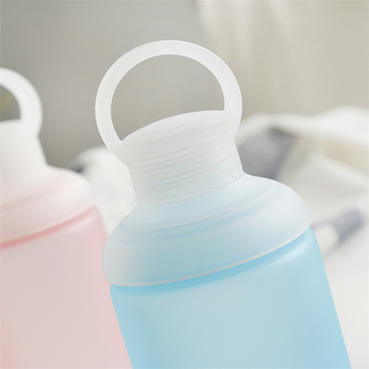 2018 Hot Selling Macarons Glass Water Bottle with Silicone Cover