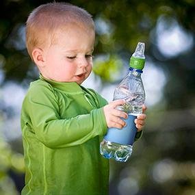 5 tips for parents to know about baby drinking water