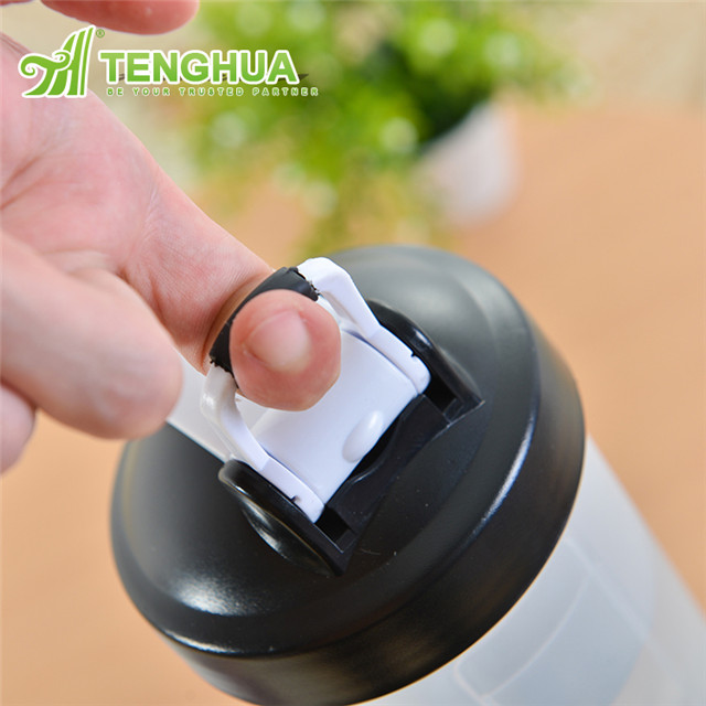 New Style Handheld Plastic Bottles Custom Water Shaker Bottle