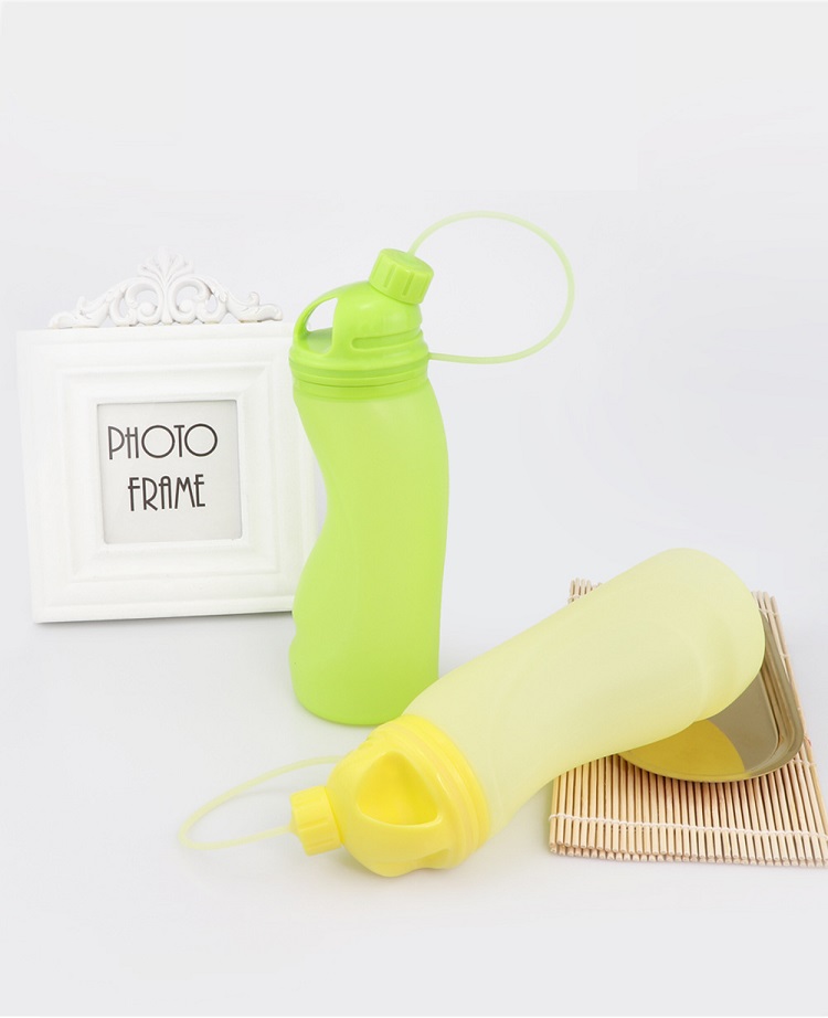 Outdoor hiking collapsible Silicone water bottle 