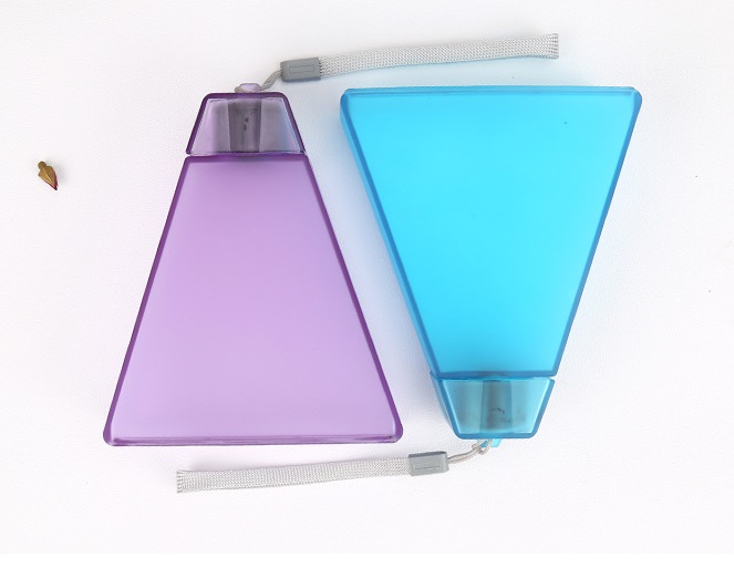 Plastic Kid Straw 260ml Sports Kettle, Triangle Liquor Bottle