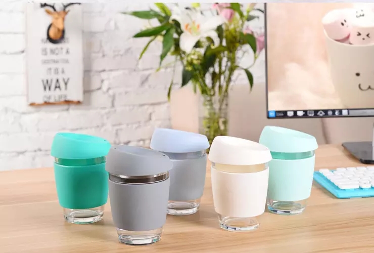 promotion borosilicate glass drink bottle supplier