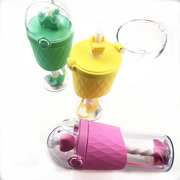 Cartoon animal yellow duck straw children mixing water bottle