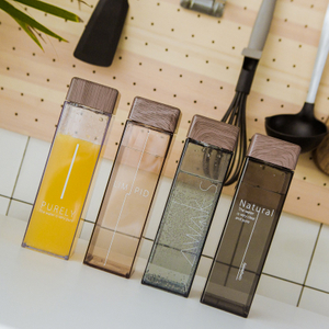 500ml Hot Selling Square Shaped Drinking Water Bottle With Wood Lid 