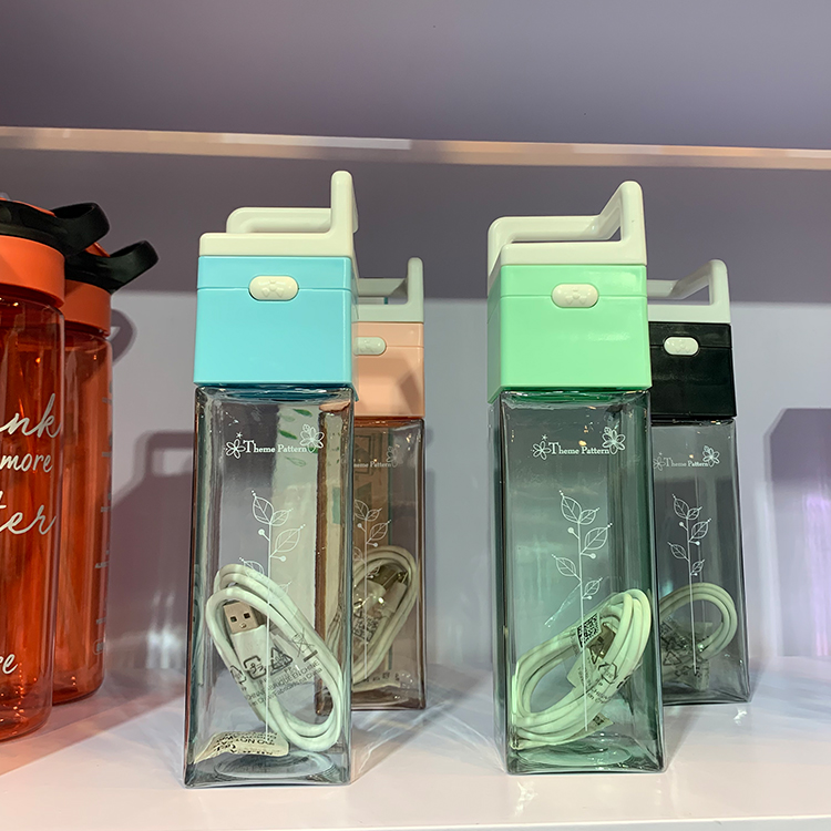2019 new rechargeable outdoor sports portable fan water bottle