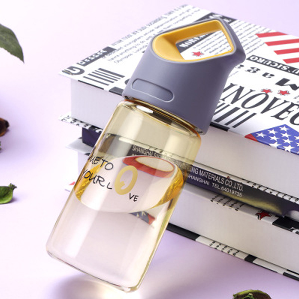 Manufacturers wholesale boys and girls expression handle plastic with tea septum cup with water cup sports kettle