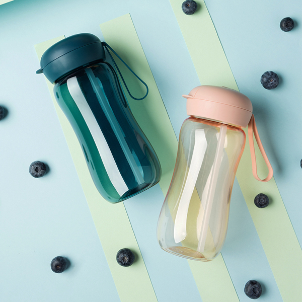 New Customized Logo Straw Plastic Creative Sports Water Bottle Tritan Portable Rope Outdoor Student Bottles